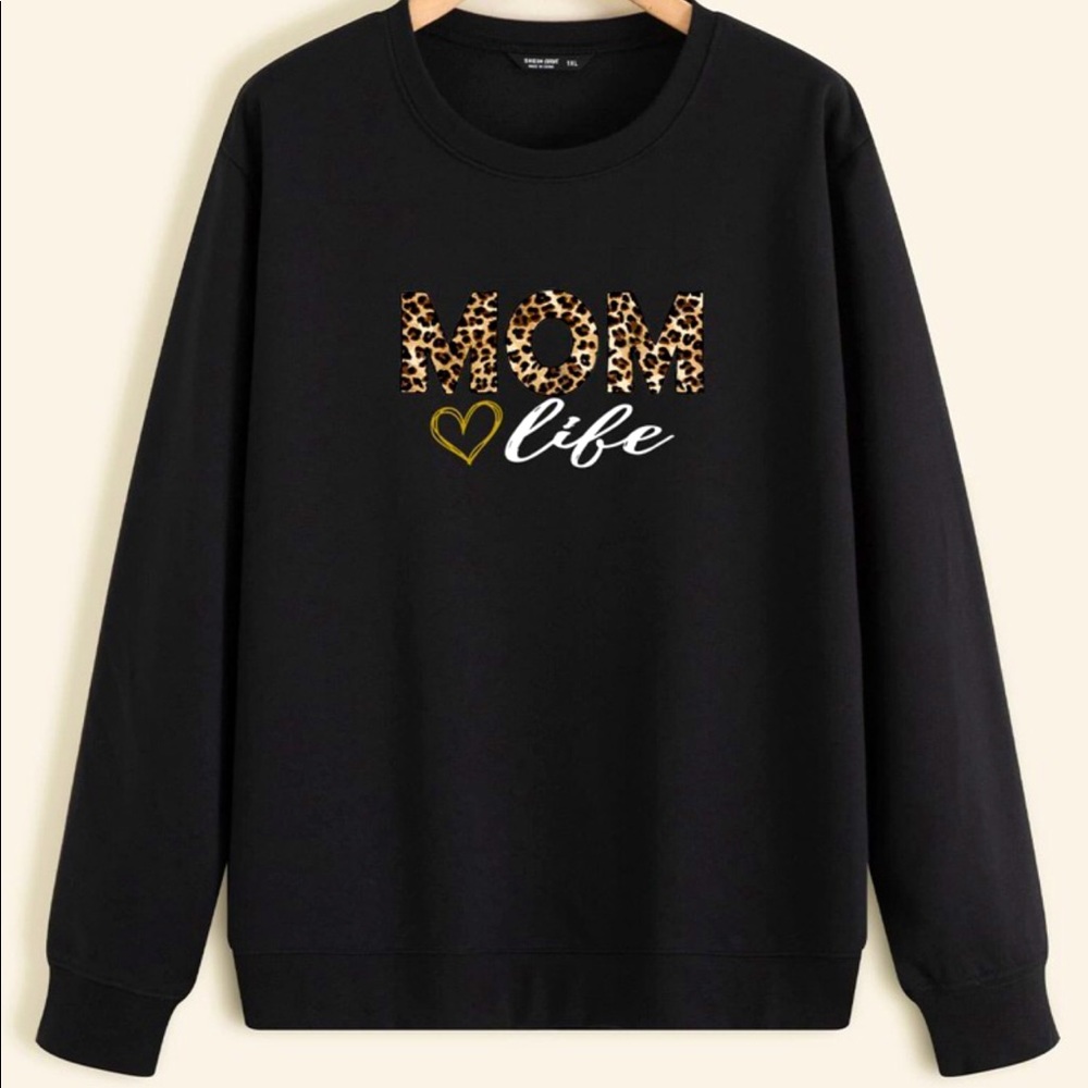Heart & Letter Graphic Mom Life Sweatshirt